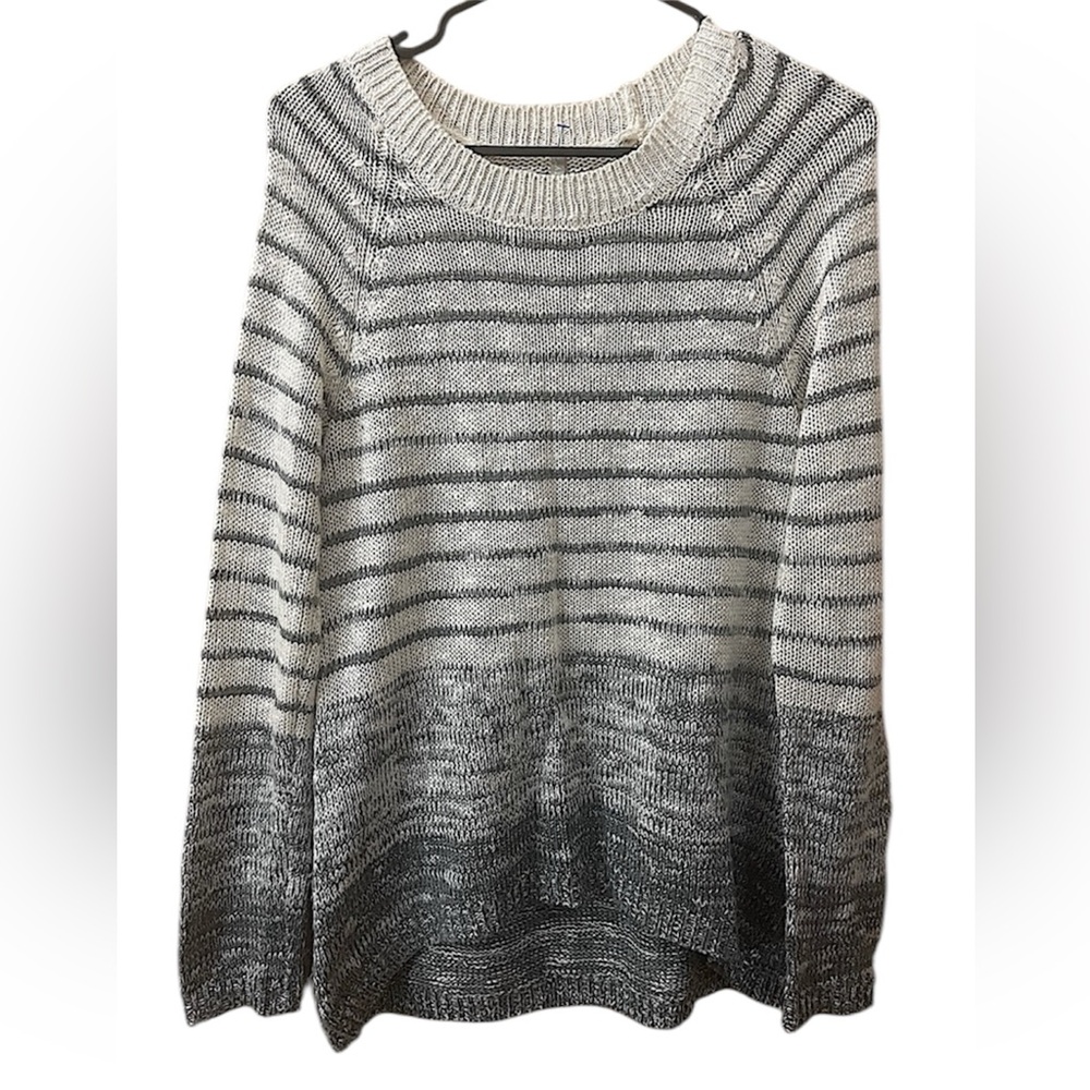 ✨$9 sale✨ Vanity high low Gray sweater. Soft material. Great condition. Size M.